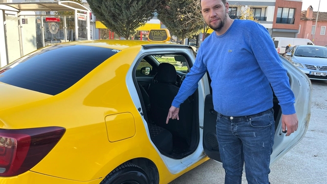 Bursalı taksici yaşlı çiftin araçta unuttuğu 5500 Euro'yu teslim etti