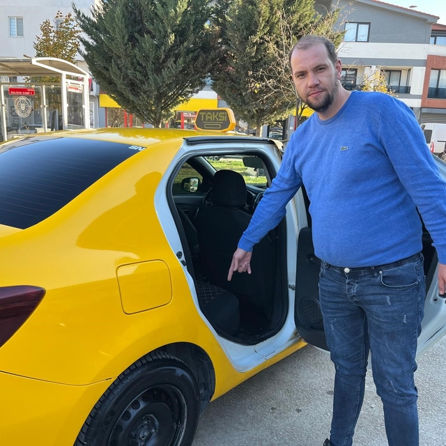 Bursalı taksici yaşlı çiftin araçta unuttuğu 5500 Euro'yu teslim etti