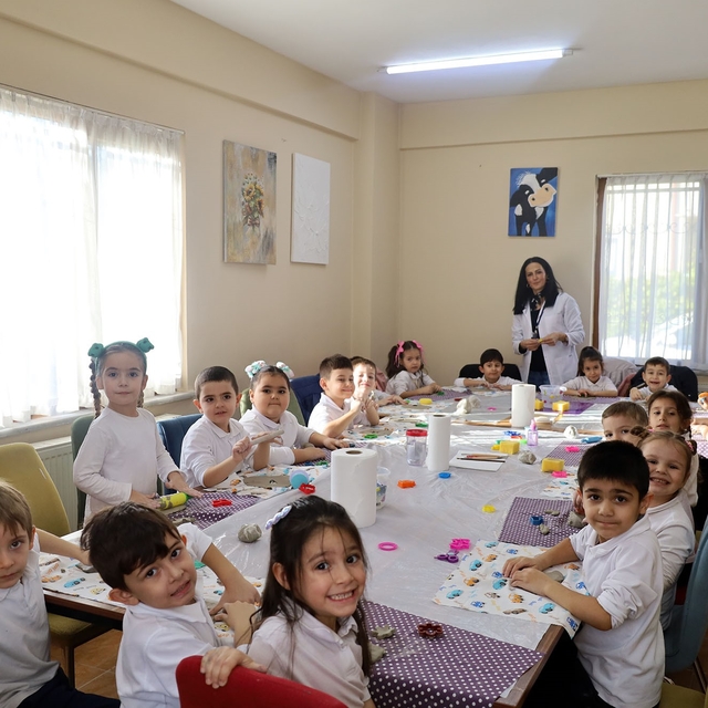 SAMEK atölyelerinde minikler seramikle, gençler tezhiple tanıştı