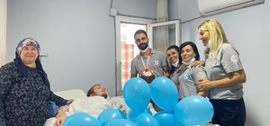 Adana'da yatağa bağımlı gencin film izleme hayali sağlık ekiplerince gerçekleştirildi