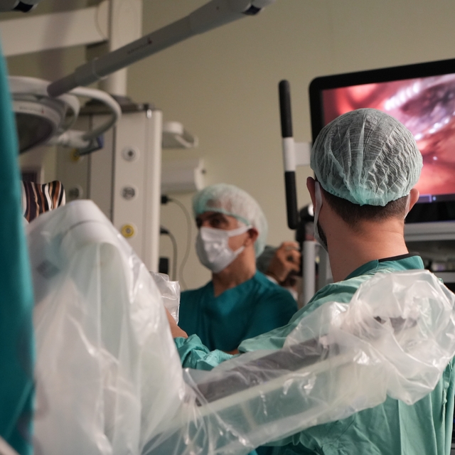 Erzurum Şehir Hastanesi'nde bir ilk
Robotik cerrahi operasyonuyla göğüs böl...