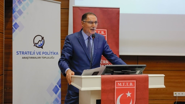 Şeref Malkoç: "Türkiye'nin yeni ve sivil bir anayasaya ihtiyacı var"