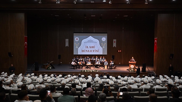 Diyarbakır'da 3. dönem aday din görevlileri mezun oldu
