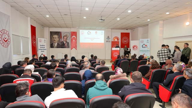 Bitlis'te "Gönül Elçileri ve Koruyucu Aile Farkındalık Toplantısı" yapıldı