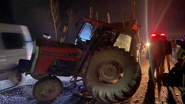 Kastamonu'da traktör ile cipin çarpıştığı kazada 3 kişi yaralandı