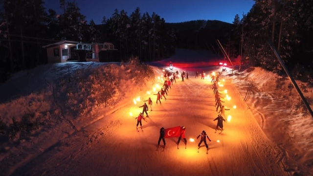 Sarıkamış kayak sezonuna "Merhaba" dedi
Kayak sezonun açılışı renkli görüntülere sahne oldu