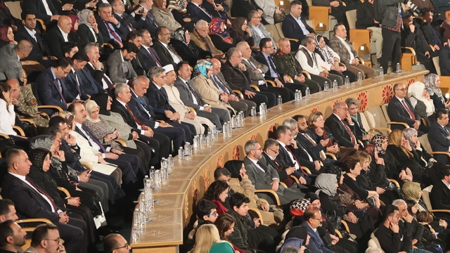 752. Vuslat Yıl Dönümü Anma Törenleri Şeb-i Arus programı
Kültür ve Turizm Bakanı Mehmet Nuri Ersoy:
"Hazreti Mevlana'yı anlamak ve anlatmak; onu anarken bu anlamı yaşayıp yaşatmak ilgili herkesin sorumluluğudur"