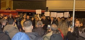 Gebze'de yıkılan binanın çevresindeki vatandaşlar raporların açıklanmasını bekliyor