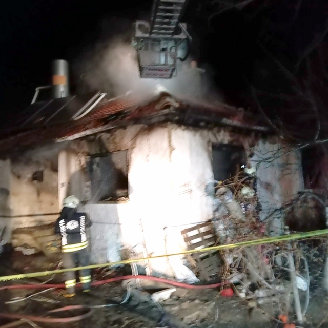 Konya'da yangın faciası: Oğlu öldü, anne yaralı