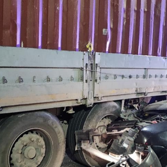 Bozüyük'te otomobil, park halindeki tıra arkadan çarptı: 1 ölü, 1 yaralı