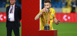 Kocaeli'de silahlı saldırı: 1'i futbolcu 3 yaralı