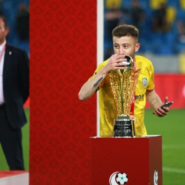 Kocaeli'de silahlı saldırı: 1'i futbolcu 3 yaralı