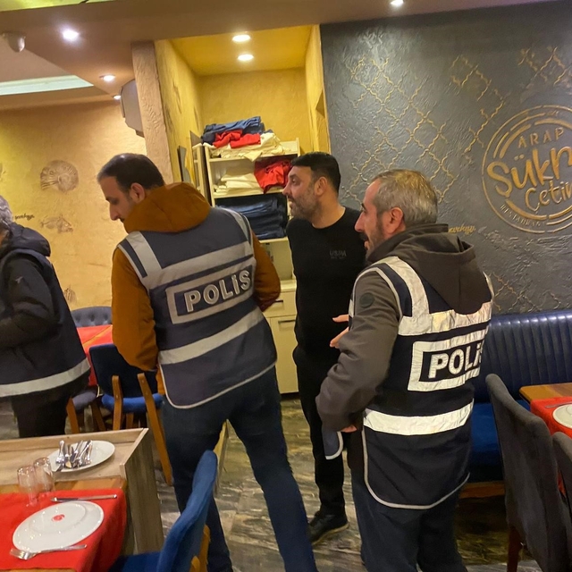 Bursa'da asayiş uygulaması: Aranan şahıslar yakalandı, uyuşturucu madde ele...