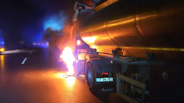 Adana'da seyir halindeki tankerde başlayıp ormanlık alana sıçrayan yangın söndürüldü