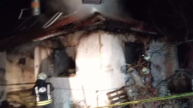 Yangında annesini kurtarmak isterken  öldü