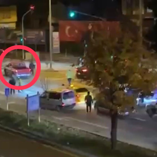 'Dur' ihtara uymayan sürücü, kamyonetinin lastiklerine ateş edilerek yakala...