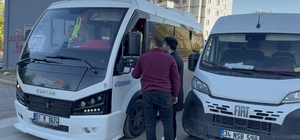 PTT kargo aracı ile dolmuş şoförünün trafik tartışması darpla bitti