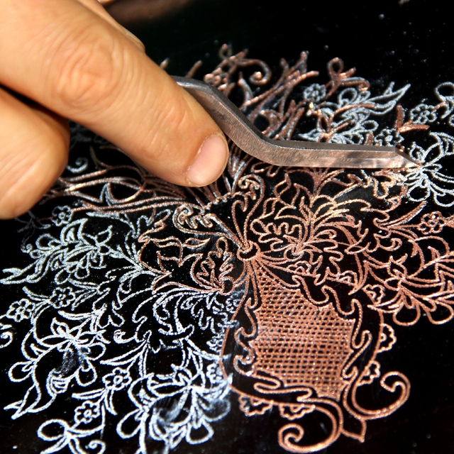 Erzincanlı kadınlar bakır işlemeciliğini yaşatıyor