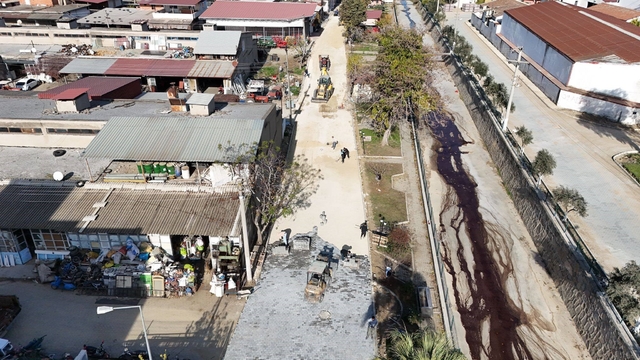 Yenipazar'da Doğu Mahallesi'nde parke taşı çalışmaları sürüyor