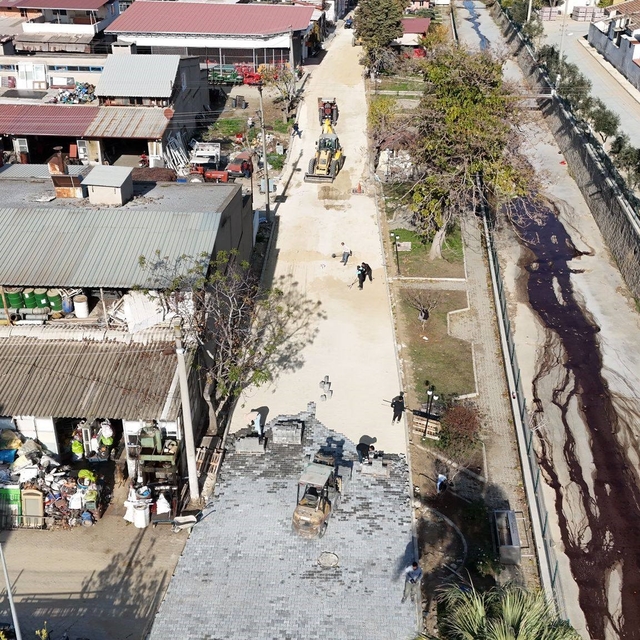 Yenipazar'da Doğu Mahallesi'nde parke taşı çalışmaları sürüyor