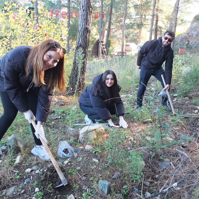Kazdağlarında Bal Ormanına üniversiteli desteği