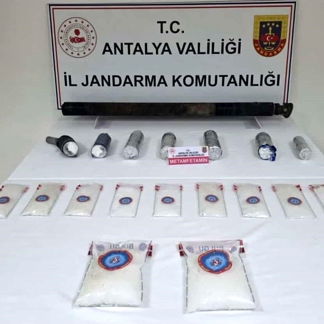 Otomobilin şaftında 17 kilo metamfetamin ele geçirildi