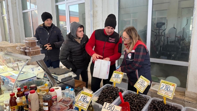 Edirne'de pazar yerinde gıdalar ve fiyatlar kontrol edildi