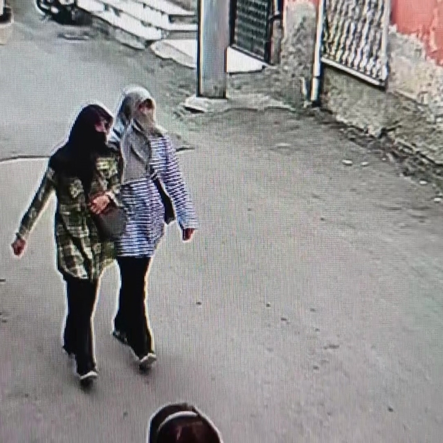 Adana'da kadın hırsızlar 670 bin TL'lik altın çaldı, biri yakalanıp tutukla...