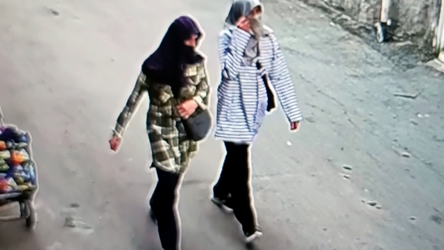 Yüzlerini eşarpla gizleyen anne-kız, girdikleri evlerden altın ve ziynet eşyası çaldı
