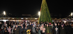 Yeni Yıl Festivali akşam saatlerine renk kattı