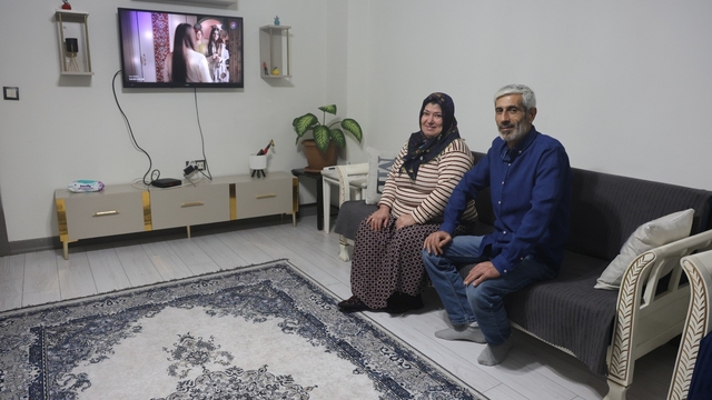 DEM partili milletvekilinin 'Şantiye şefi' yakıştırmasını yaptığı Bakan Kurum'a yuvasına kavuşan depremzedelerden destek