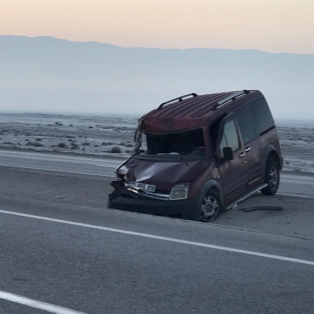 Konya'da hafif ticari araç takla attı: 1 yaralı