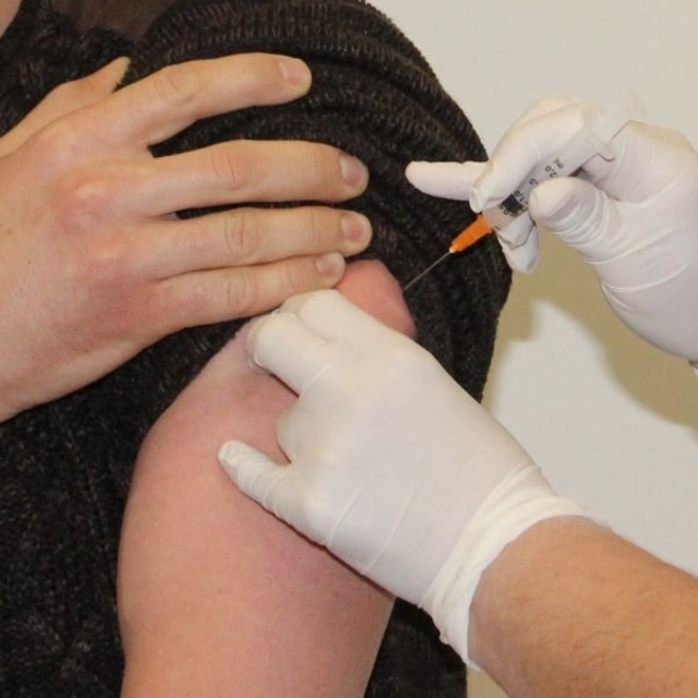 Kalp kriziyle aşıyı eşitlemek kamu sağlığına zarar verir