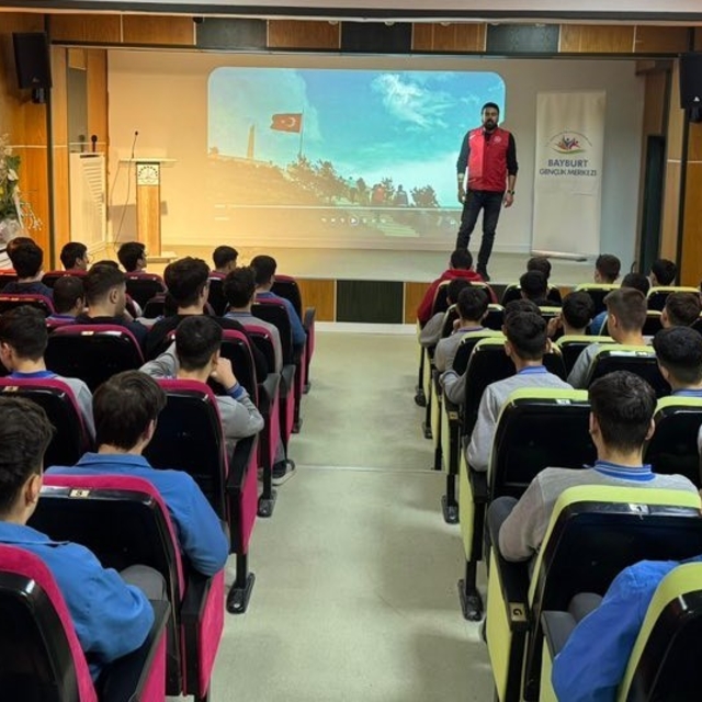 Meslek lisesi öğrencileri bağımlılıkla mücadele konusunda bilgilendirildi