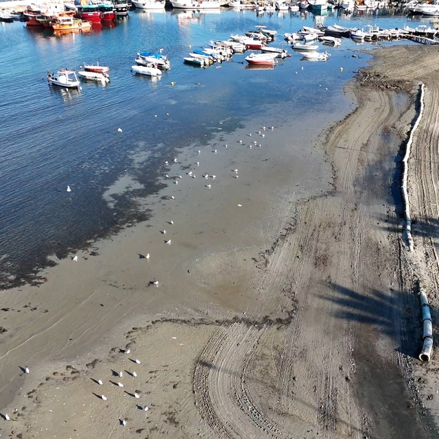 Tekirdağ'da deniz 20 metre çekildi, sahil havadan görüntülendi