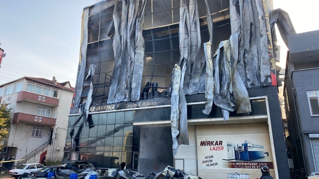 7 kişinin can verdiği olayda kan donduran kaçış planı
İddianamede kaçış planı deşifre oldu, dayının bu sözleri dehşete düşürdü
Eski eş şirketin kuruluş amacını anlattı: "Çocuklarım, babaları kendilerinden uzak dursun diye şirketi açtılar"