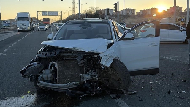 Elazığ'da minibüs ile cip çarpıştı: 2 yaralı