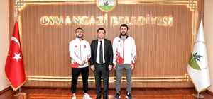 Başkan Aydın tarihi başarı yakalayan kardeşleri ağırladı
Şayık kardeşler Bursa’yı gururlandırdı