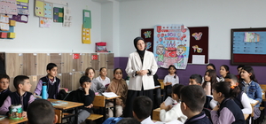 Vanlı öğrenciler "Yeşeren Kumbaram" projesiyle 8 ilde 213 fidanı toprakla buluşturdu