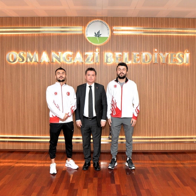 Başkan Aydın tarihi başarı yakalayan kardeşleri ağırladı
Şayık kardeşler Bu...