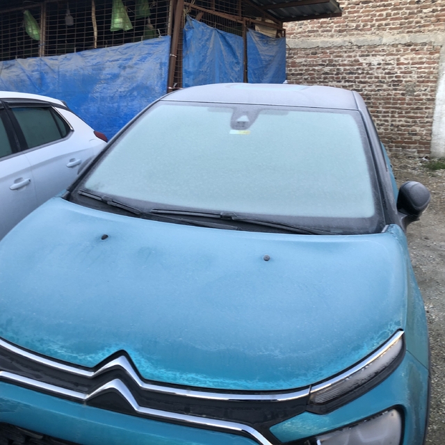 Araba camlarında buzlanma oluşmaya başladı