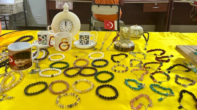 Mermer ve oniks taşı hükümlülerin elinde takı ve hediyelik eşyaya dönüşüyor