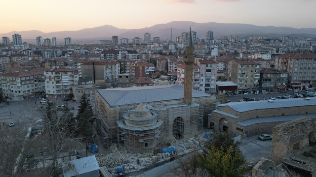 690 yıllık Sungurbey Camii aslına uygun olarak restore ediliyor