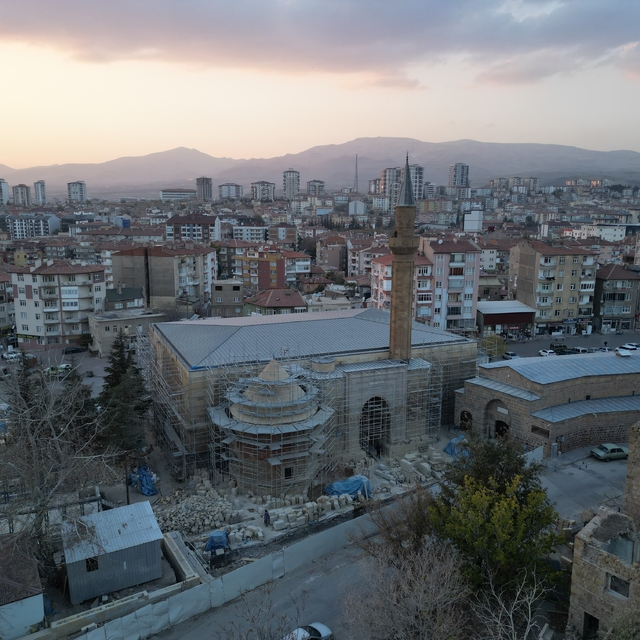 690 yıllık Sungurbey Camii aslına uygun olarak restore ediliyor