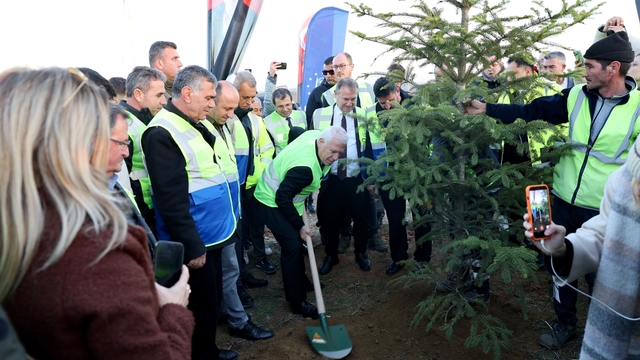Yeniden yeşil Bursa için 15 bin nefes
Büyükşehir'den Bursa'ya hatıra ormanı