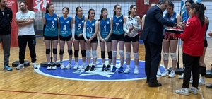 Köprülü Mehmet Paşa Anadolu Lisesi voleybol takımı Samsun birincisi oldu