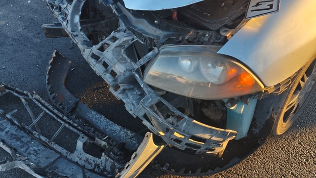 Otomobil ile kamyonet çarpıştı: 5 yaralı