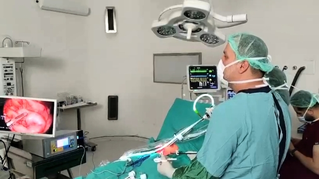 3 mıknatıs yutan 1,5 yaşındaki Faruk, laparoskopi destekli ameliyatla sağlığına kavuştu