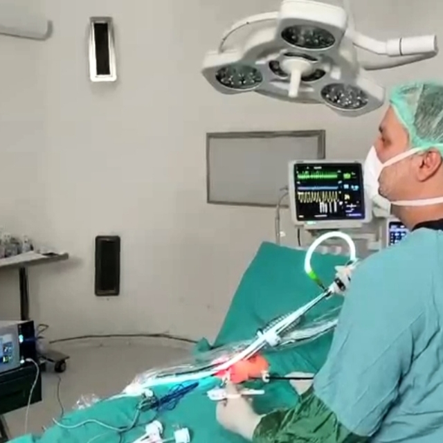 3 mıknatıs yutan 1,5 yaşındaki Faruk, laparoskopi destekli ameliyatla sağlı...