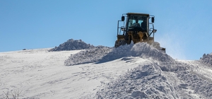 Van'da kardan kapanan 90 yerleşim yerinden 78'inin yolu ulaşıma açıldı